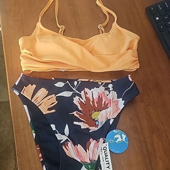 Cupshe bikini floral bottoms peach color twist top size XS - Picture 1 of 5